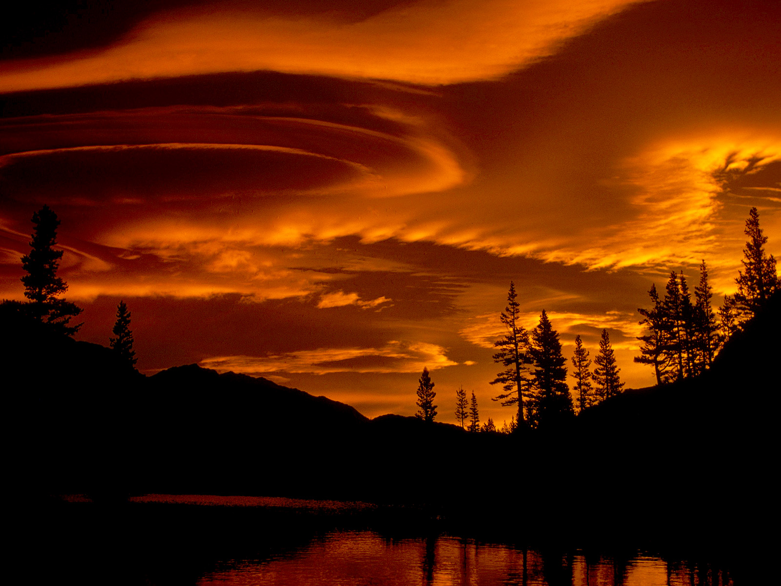Lenticular_Clouds