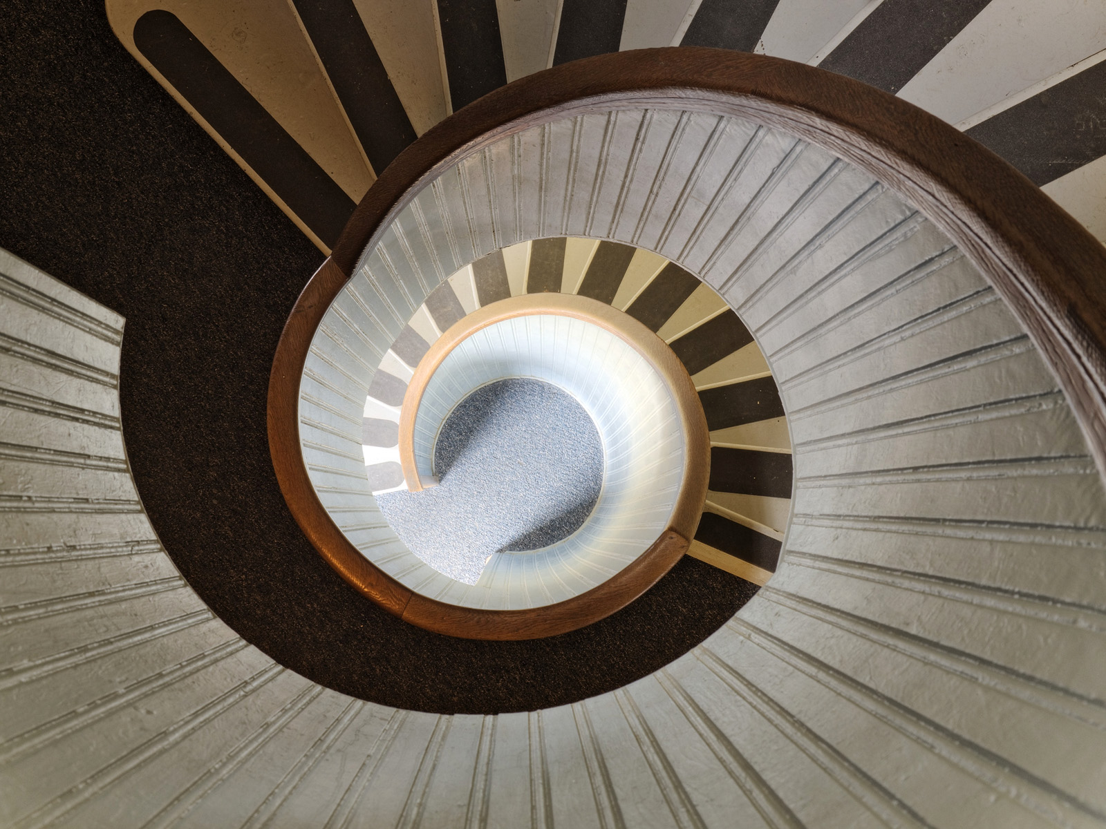 Interior_of_01