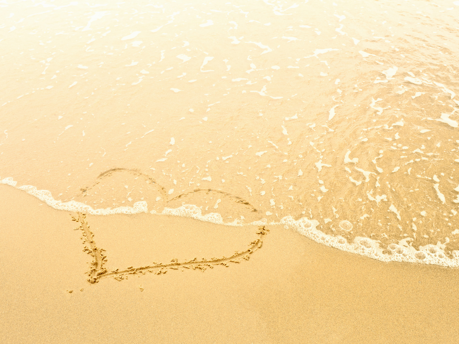 Romance_on_the_Beach