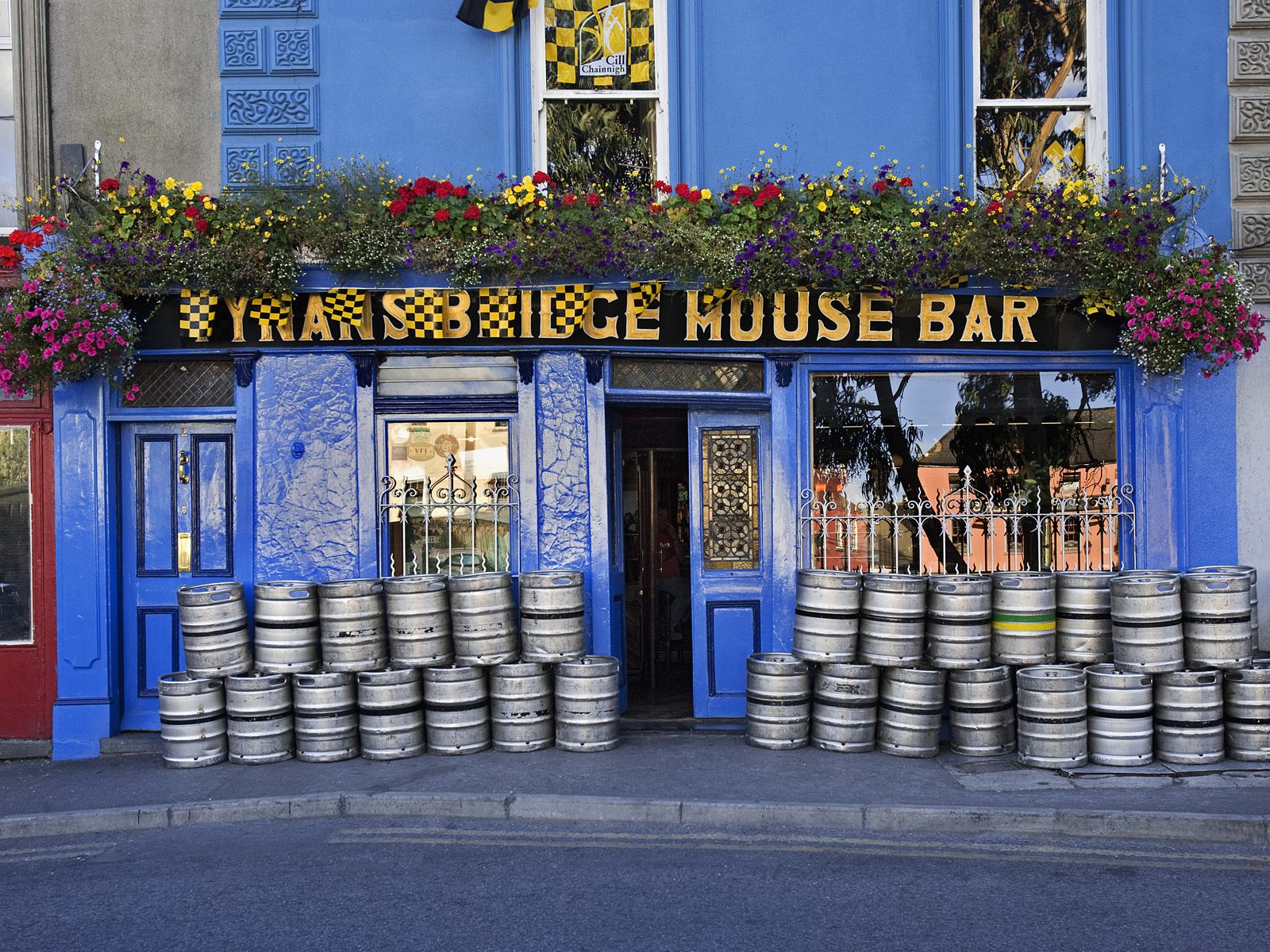 Colorful_Pub