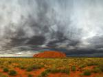Ayers_Rock_and_Storm