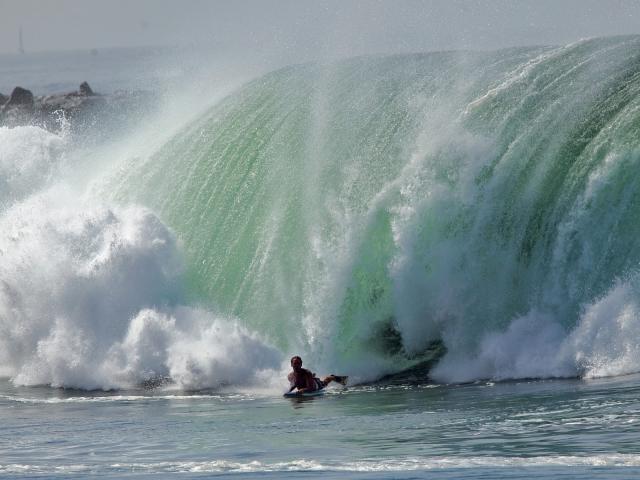 Huge_Surf_At