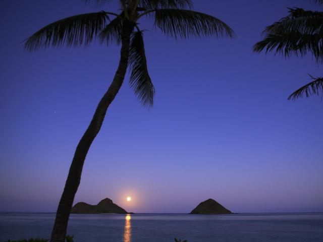 Moonrise_Over_Mokulua