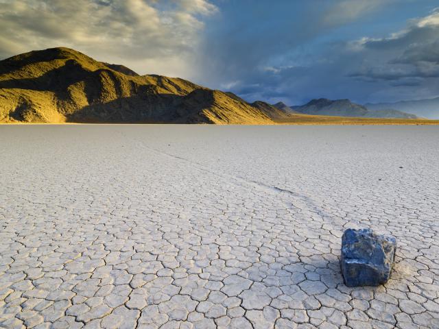Mysterious_Sliding_Rocks