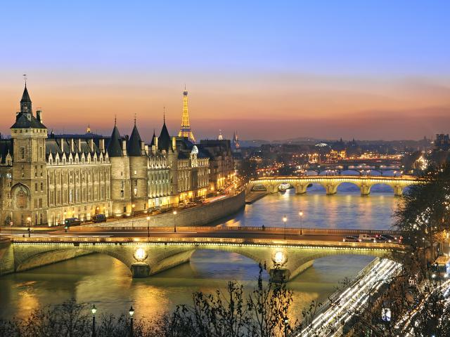 Paris_on_the_Banks