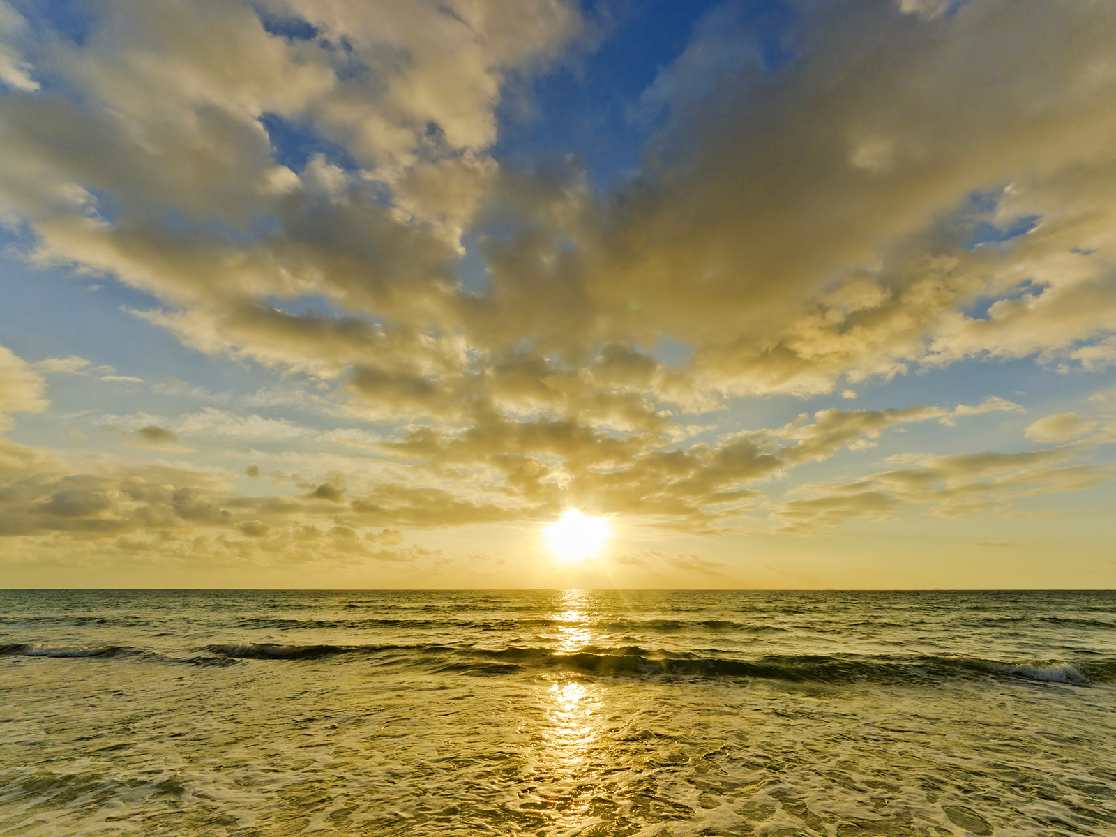 Cancun_at_Sunset_Mex