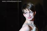 Anne_Hathaway_02