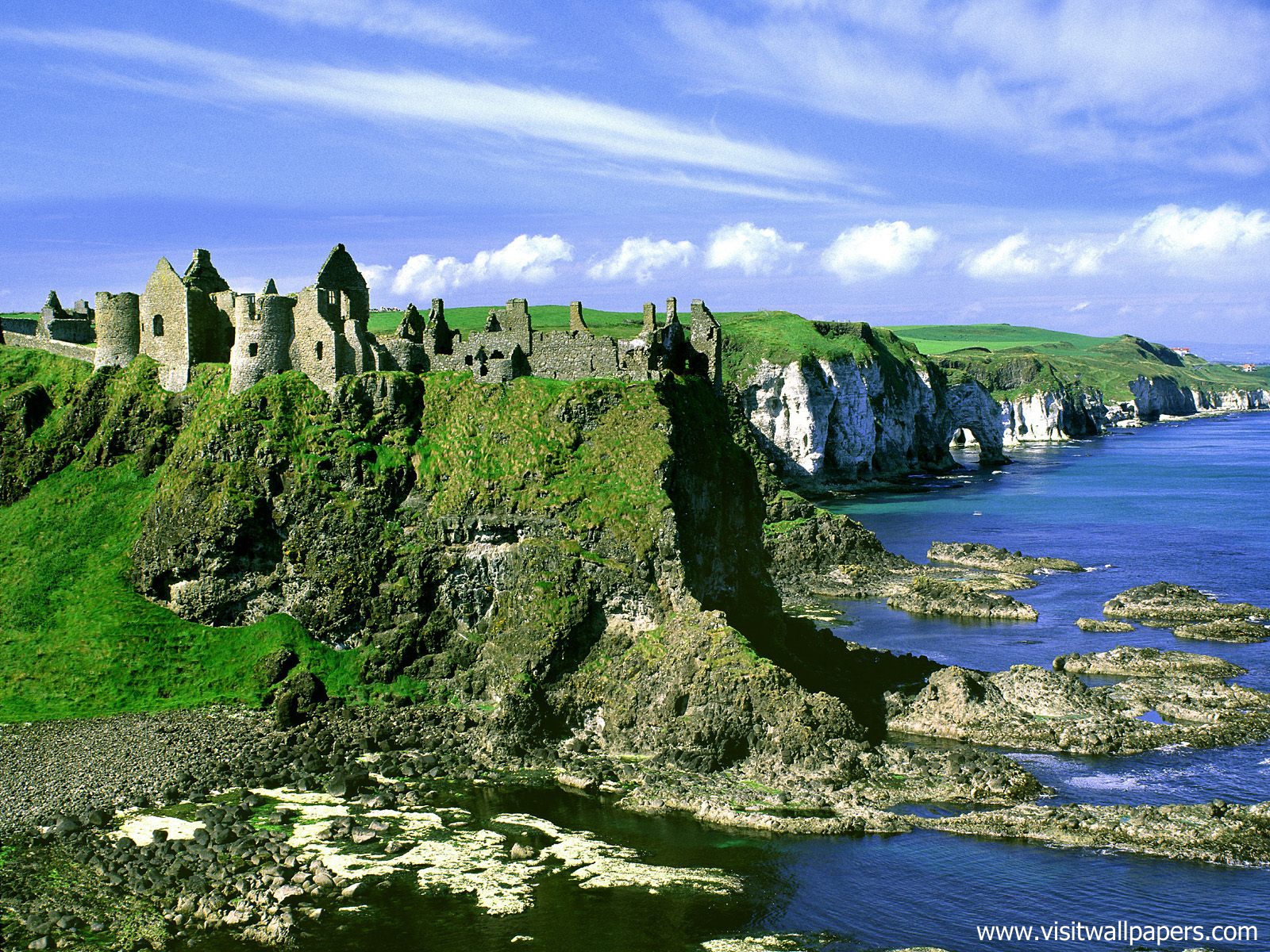 Dunluce_Castle_1