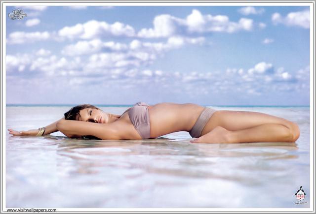 Alessandra_Ambrosio_029