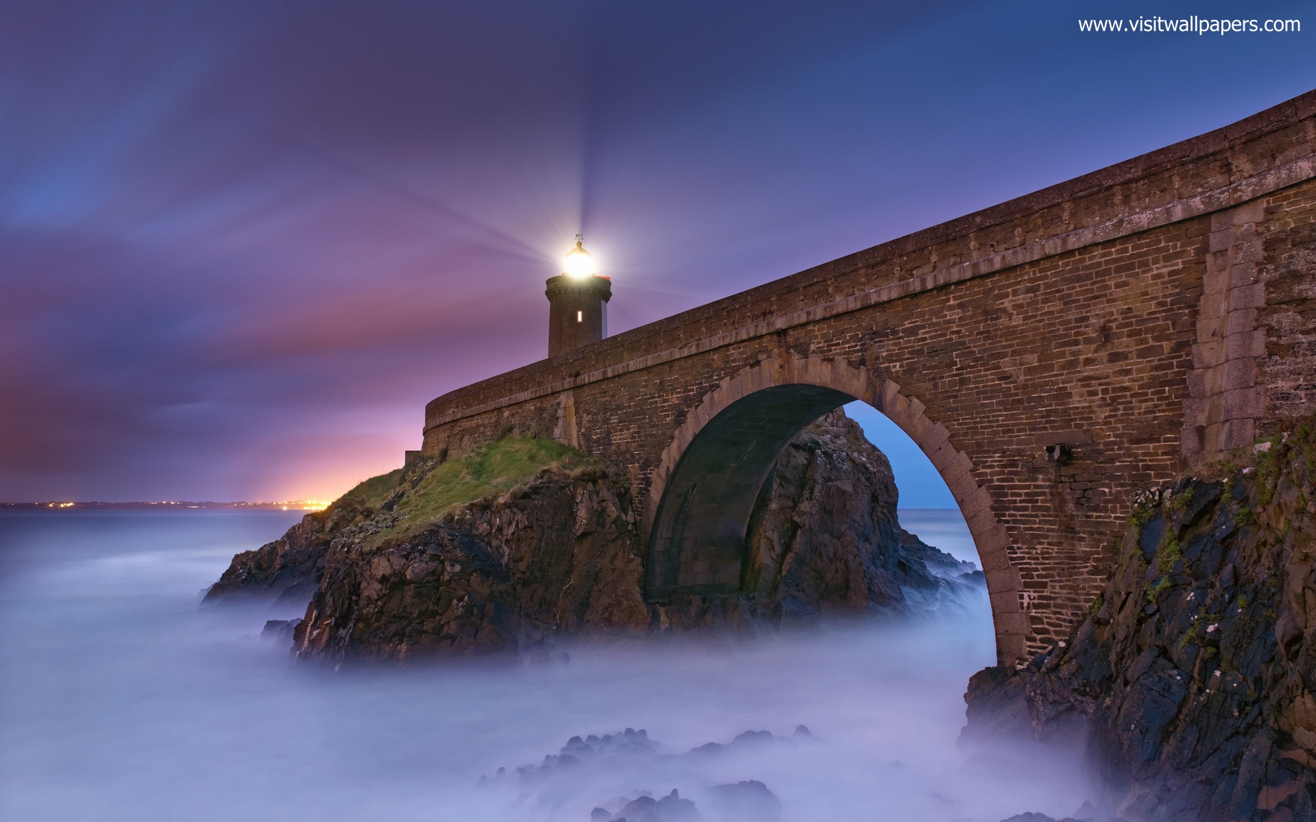 Lighthouse_70
