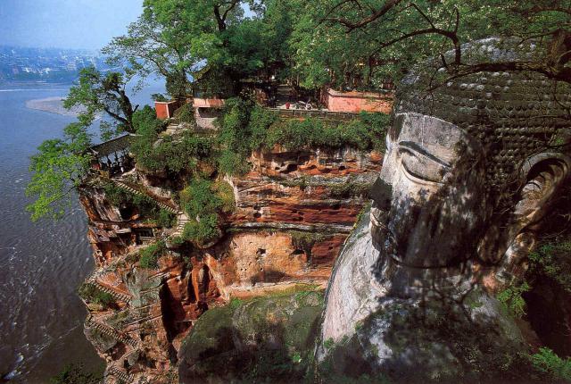 leshan_buddha