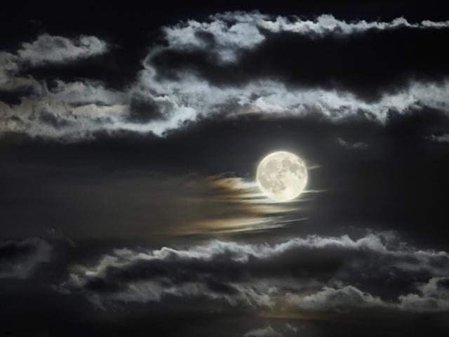 Mysterious_Moon