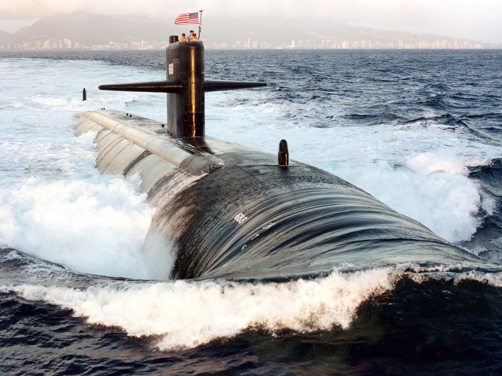 US_Navy_Submarine_USS_Los_Angeles_Oahu_Hawaii