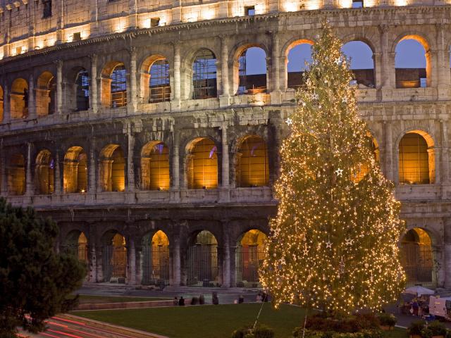 Colosseum_at_Christmas