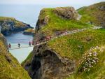 Crossing_the_Carrick-a-Rede