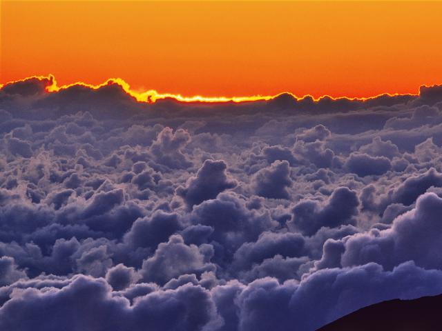 Sea_of_Clouds_at_Sunrise_Over_Haleakala_Maui_Hawaii