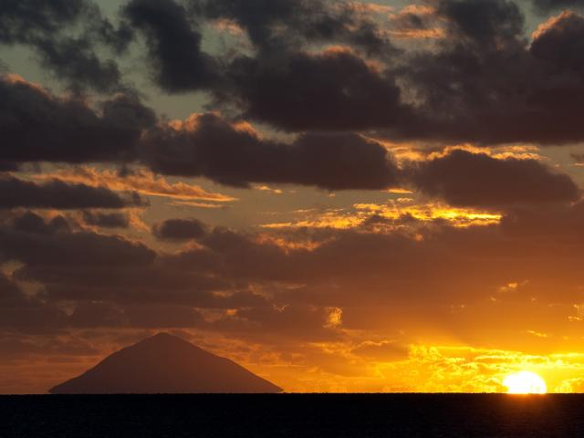 Volcano_at_Sunset_Kingdom_of_Tonga